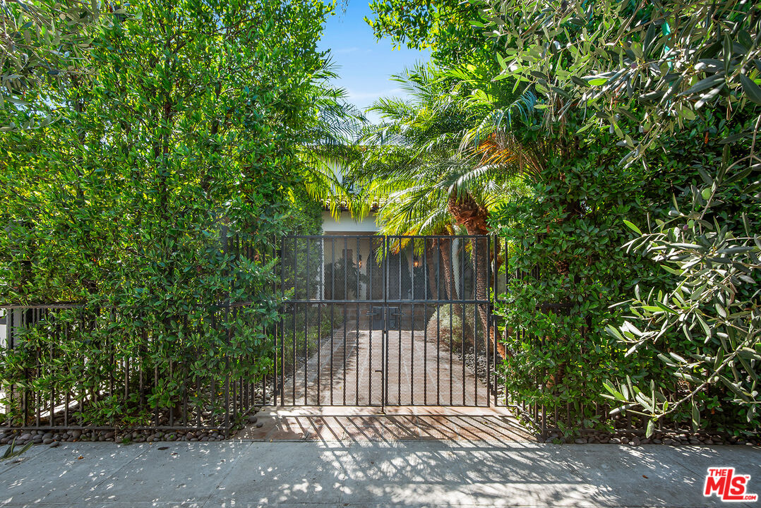 9928 Toluca Lake Ave