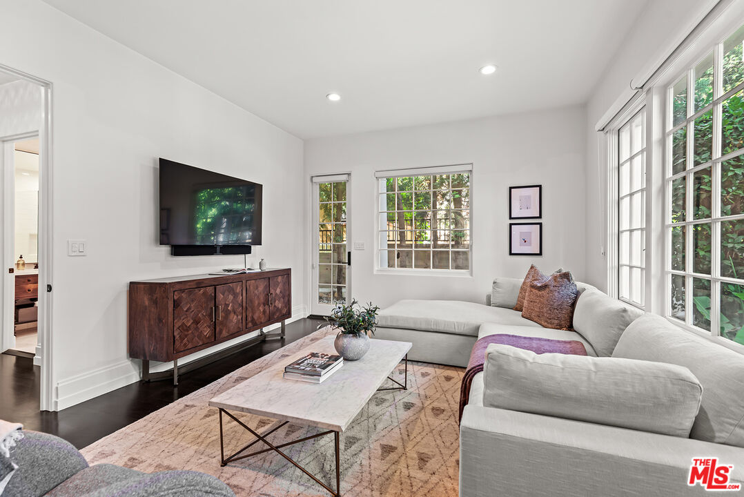 9928 Toluca Lake Ave