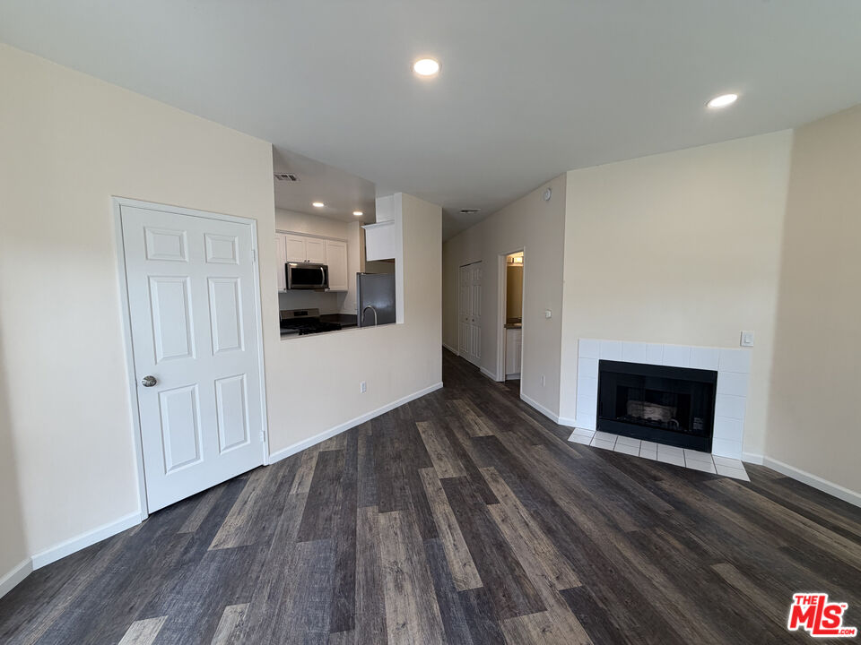 1127 Glenville Dr Unit: Unit 2