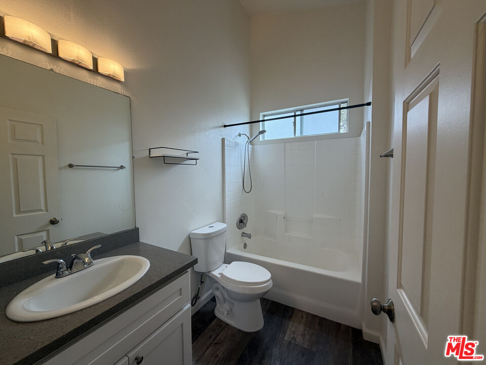 1127 Glenville Dr Unit: Unit 2
