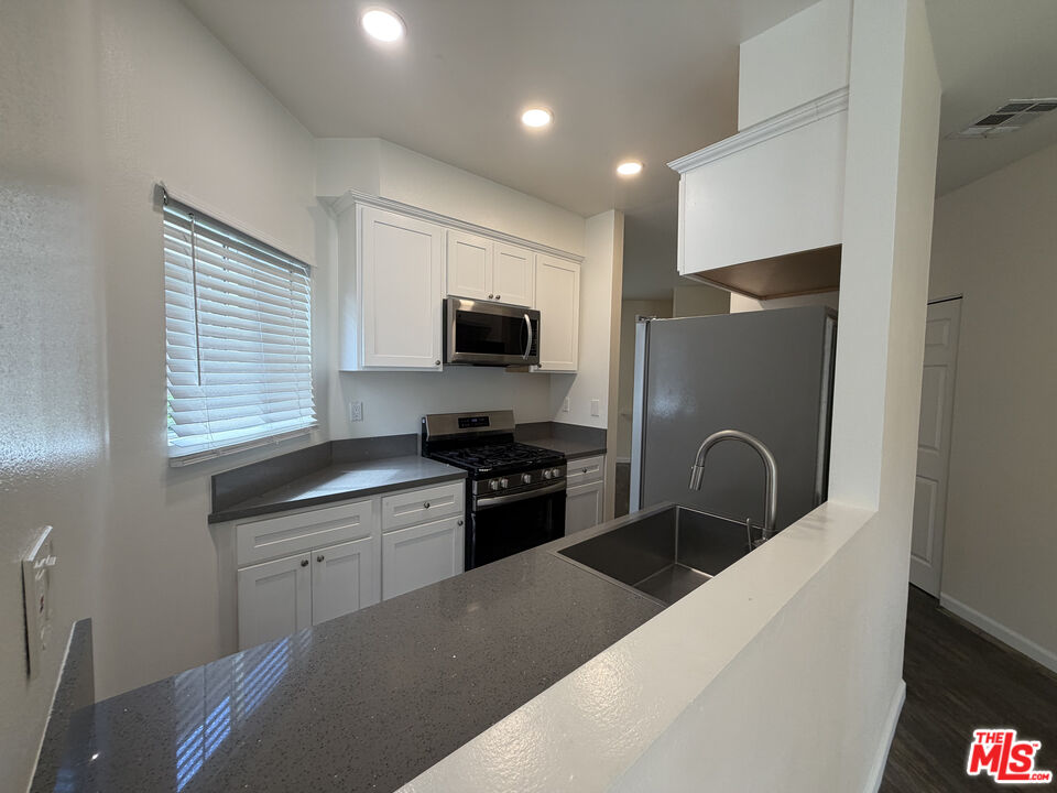 1127 Glenville Dr Unit: Unit 2