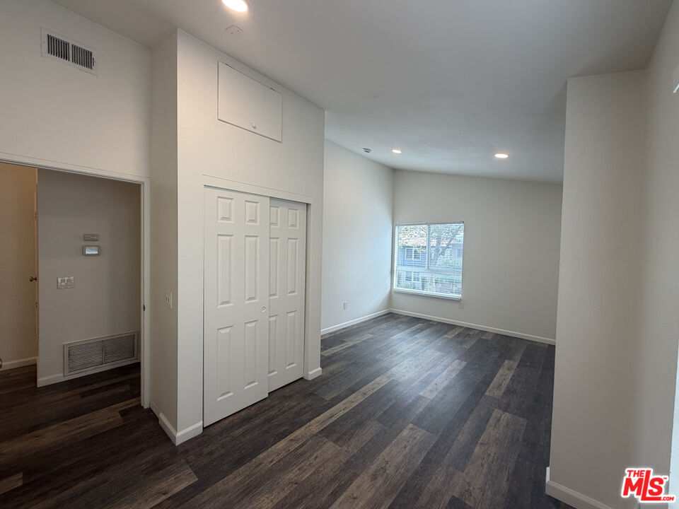 1127 Glenville Dr Unit: Unit 2