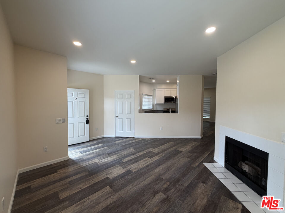 1127 Glenville Dr Unit: Unit 2