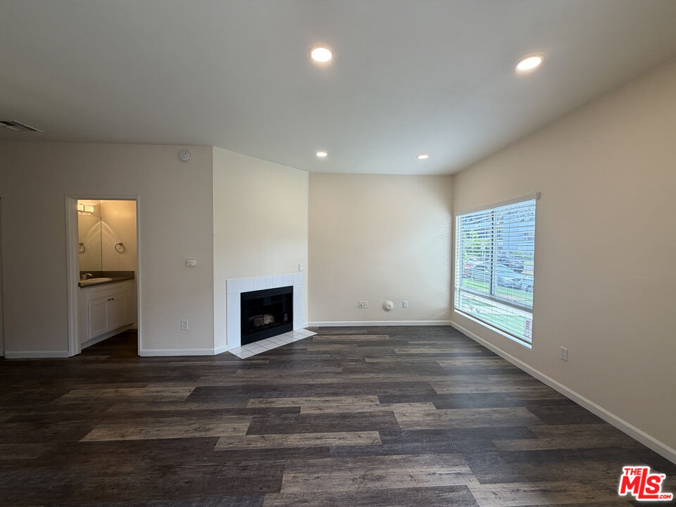 1127 Glenville Dr Unit: Unit 2