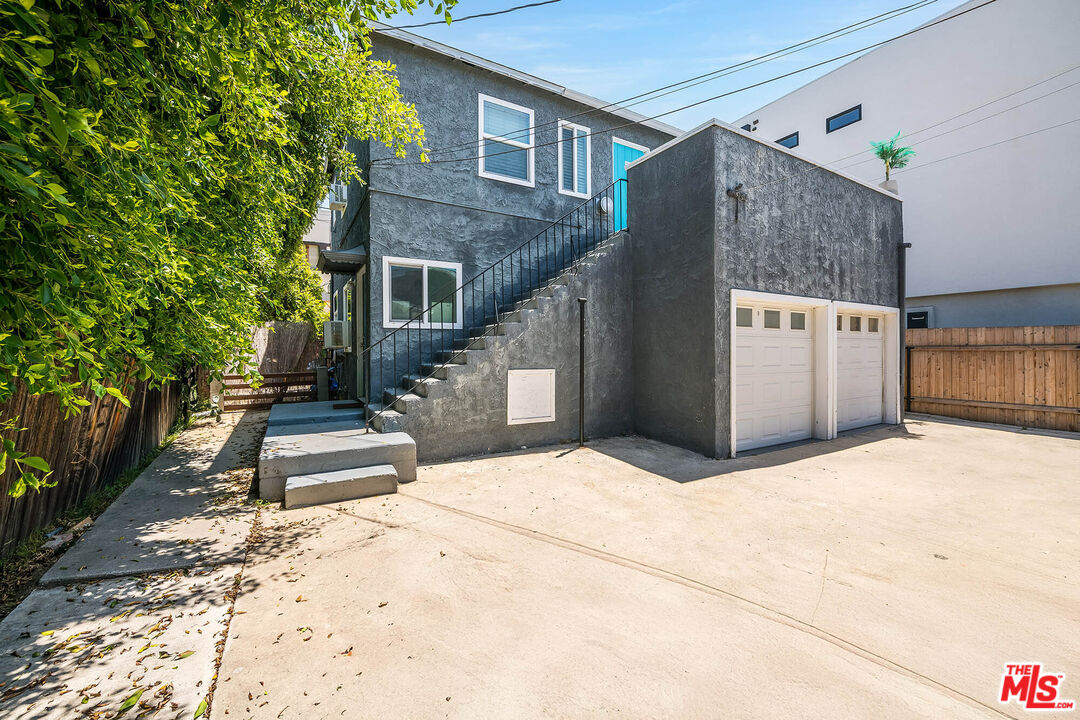 838 N Ridgewood Pl