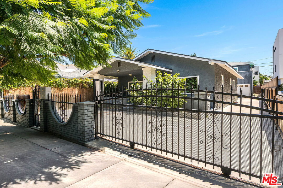 838 N Ridgewood Pl