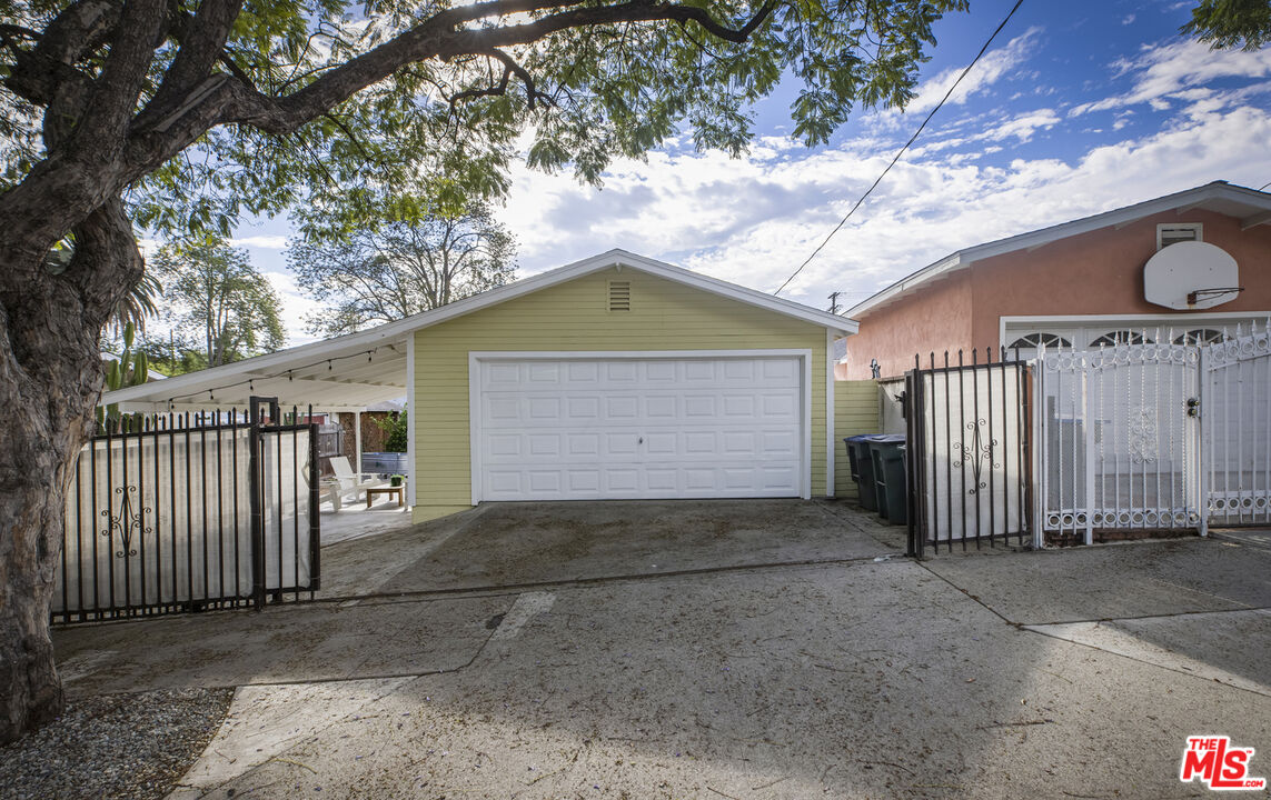 1428 N Raymond Ave