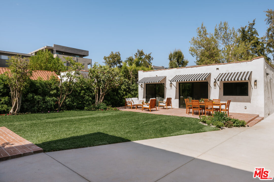 129 N Almont Dr
