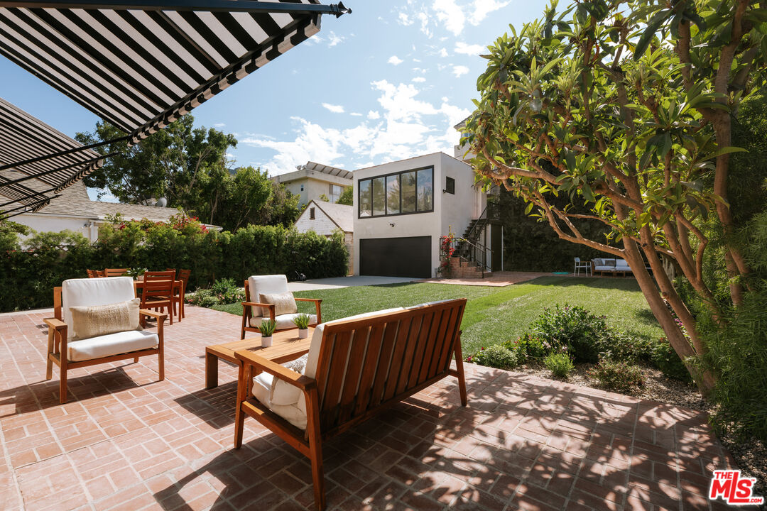 129 N Almont Dr