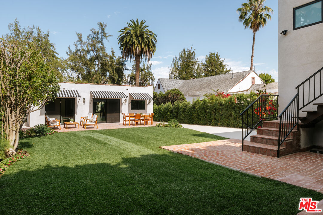 129 N Almont Dr