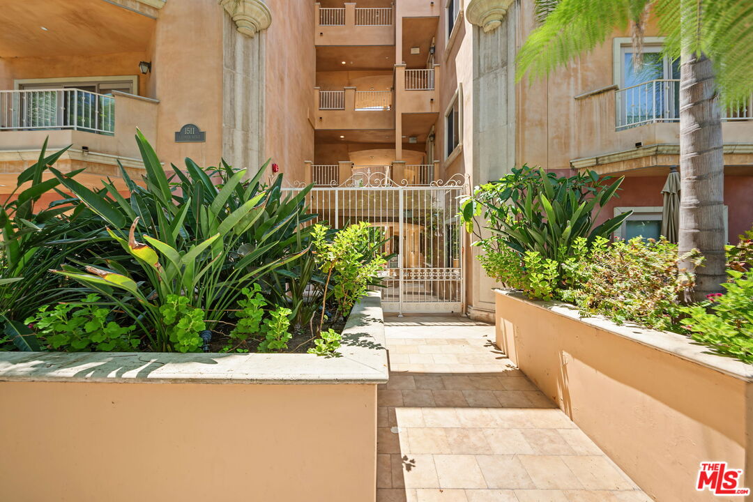 1511 Camden Ave Unit: 103