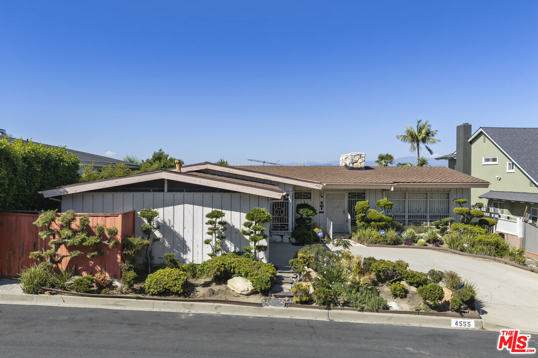 4555 Don Diego Dr