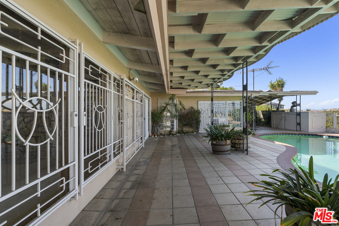 4555 Don Diego Dr