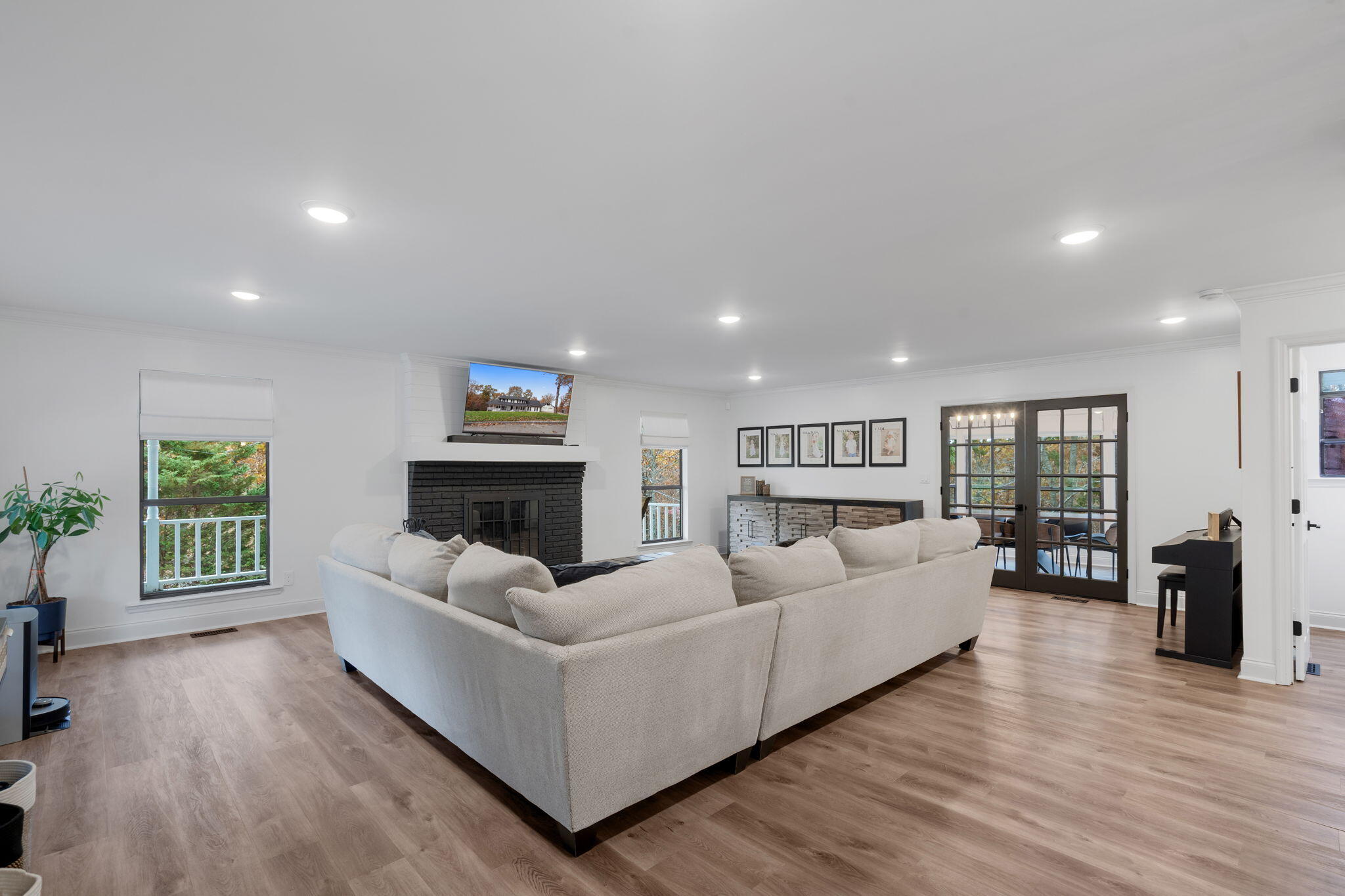 823 Brookhollow Lane