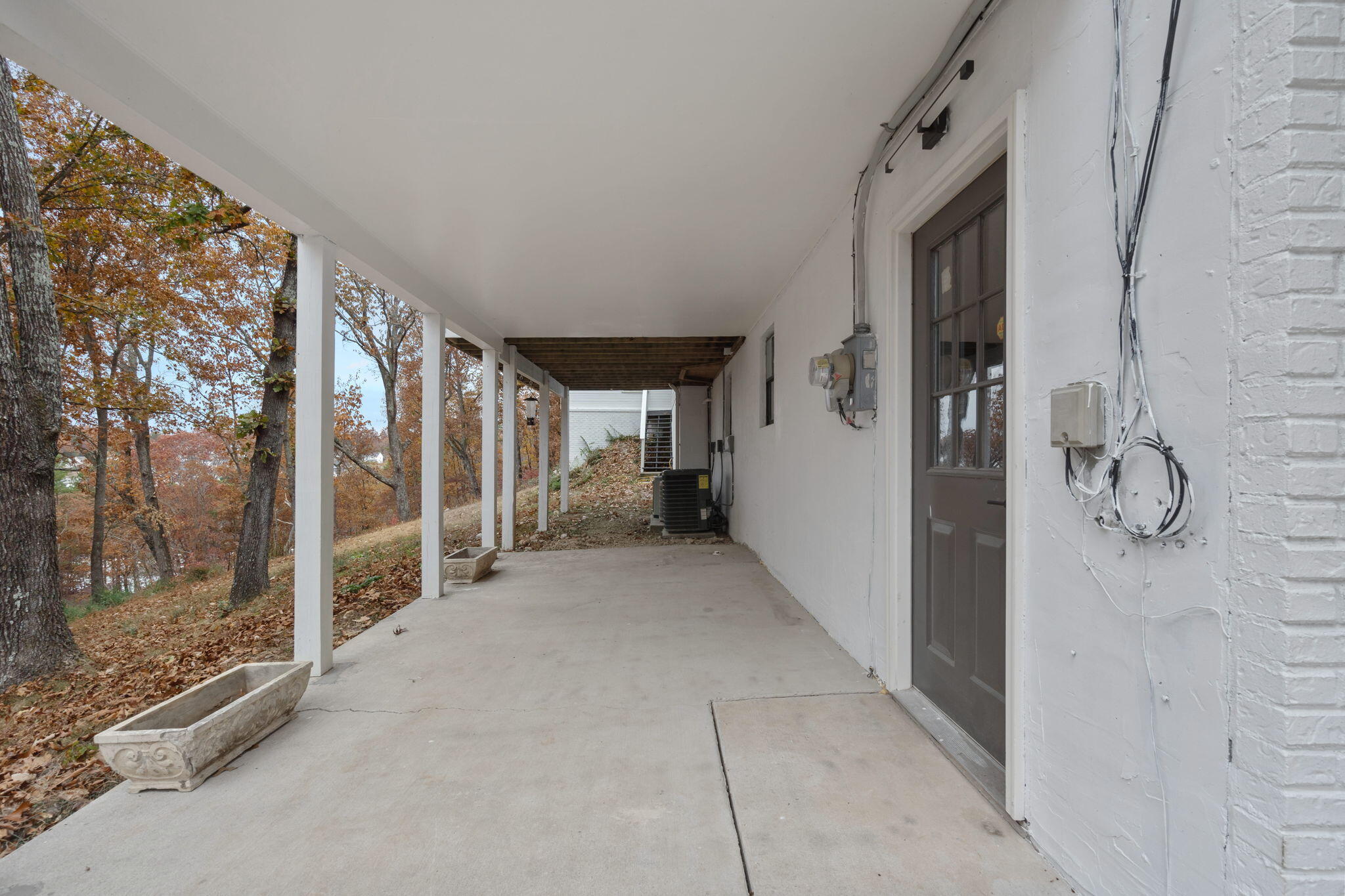 823 Brookhollow Lane