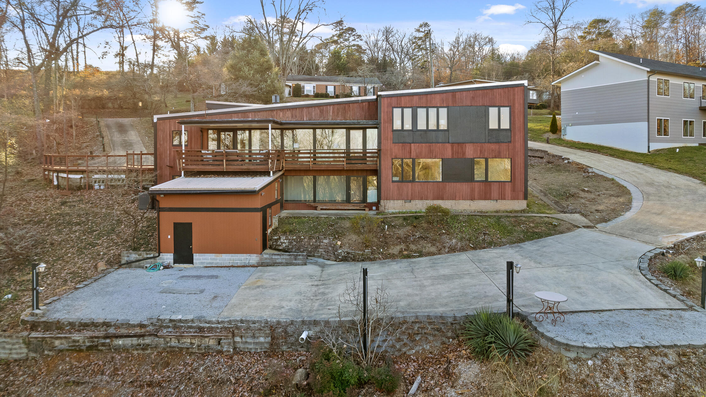 2850 Crestwood Ave