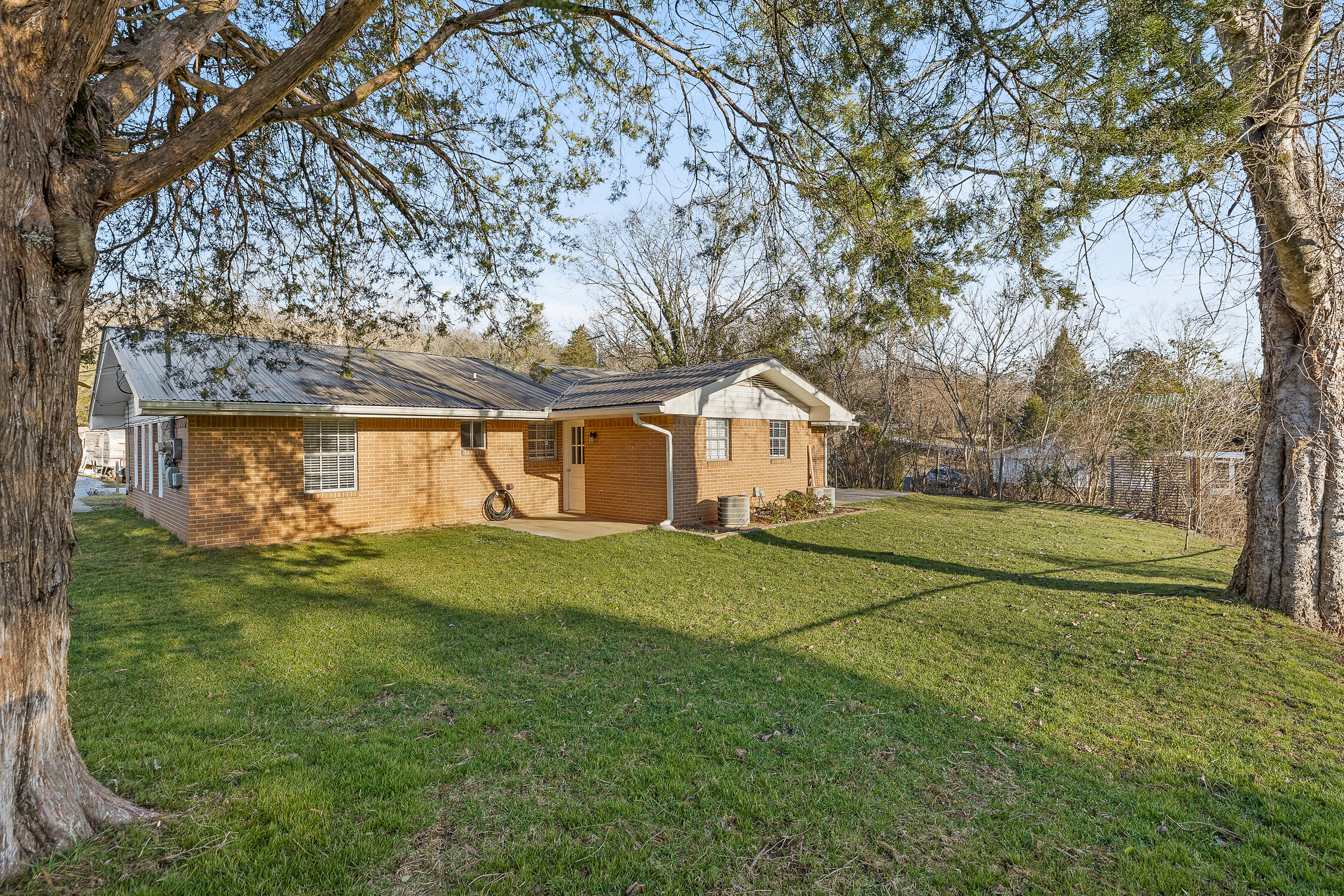 2506 Woodfin Ave
