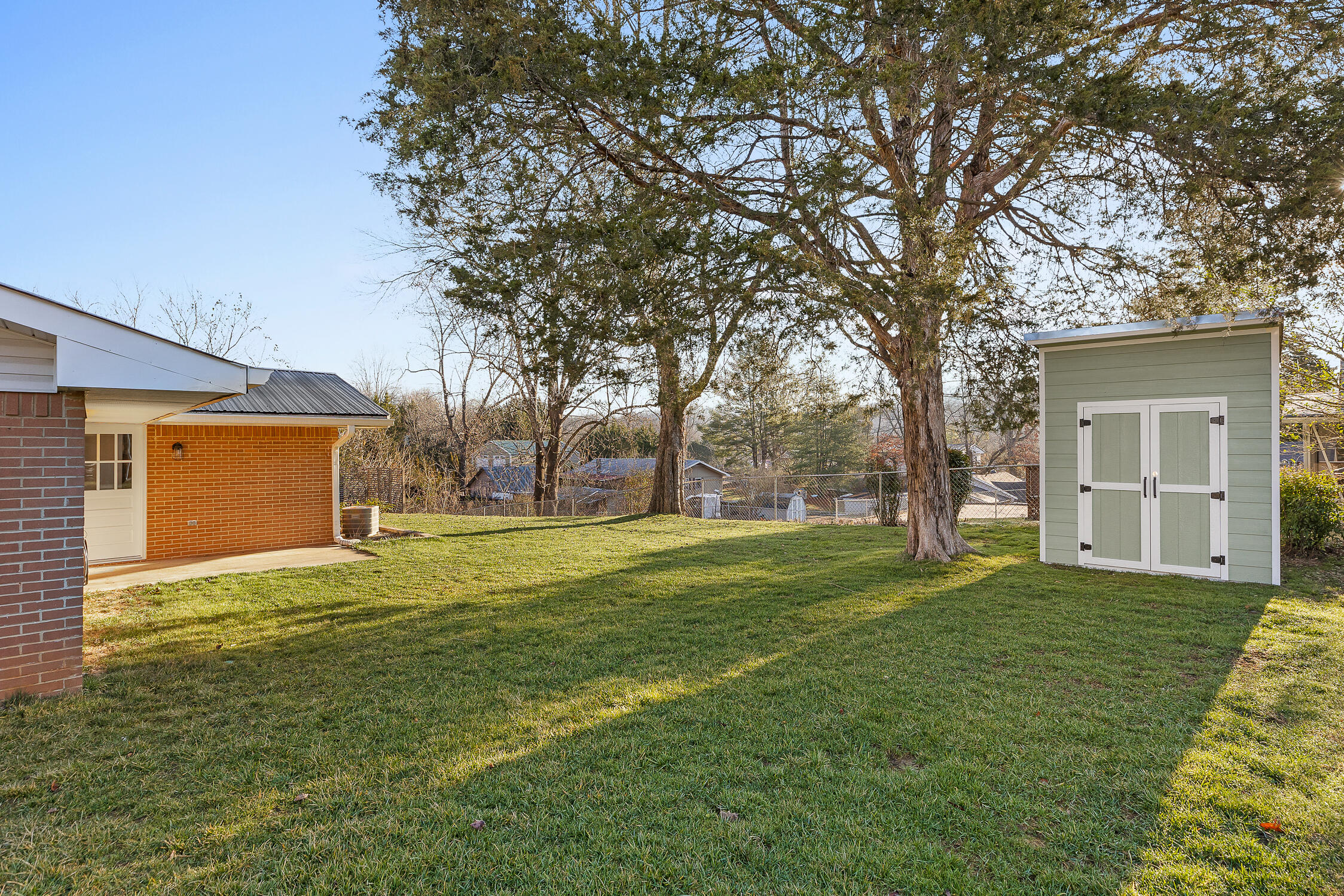 2506 Woodfin Ave