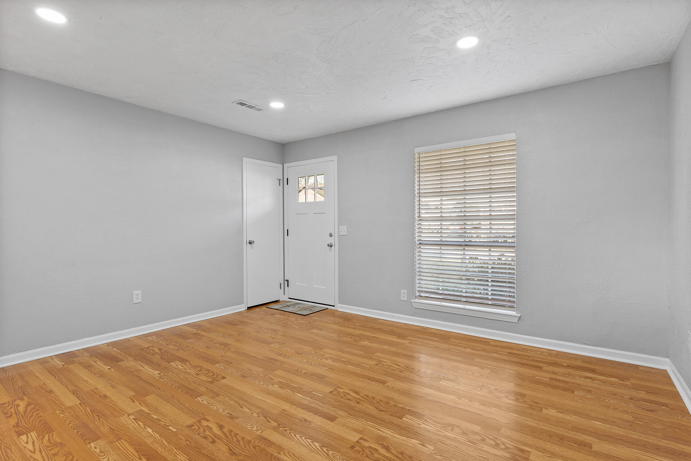 2506 Woodfin Ave