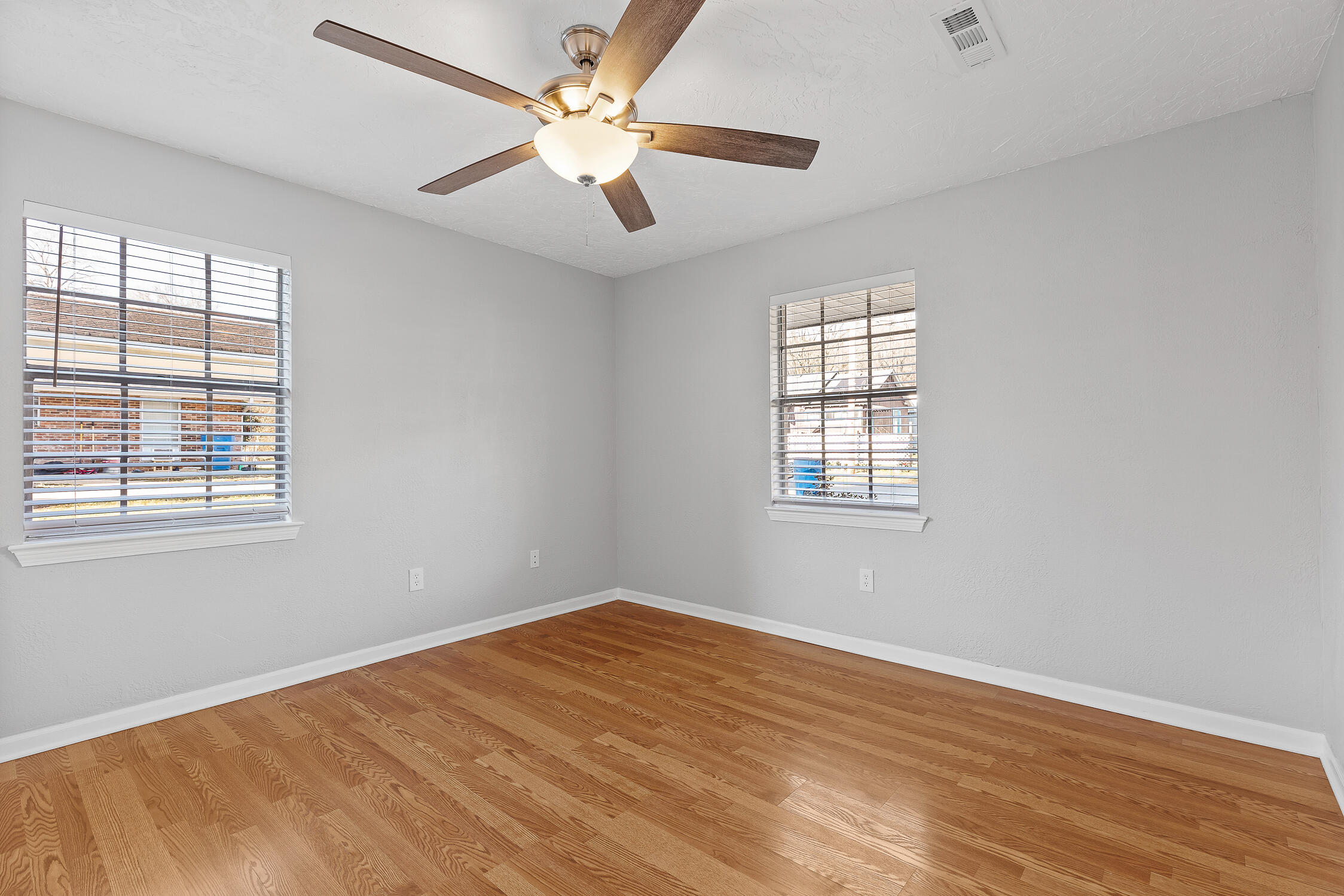 2506 Woodfin Ave