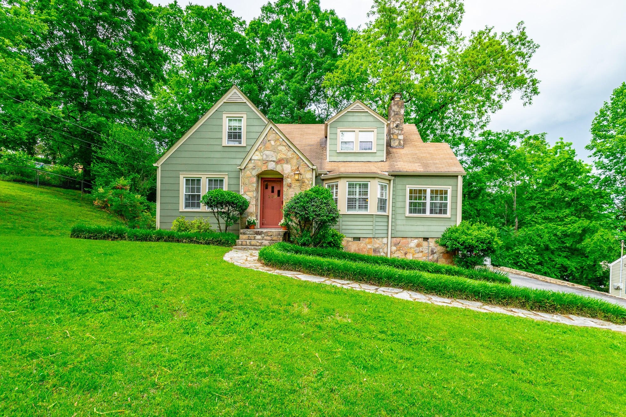 209 W Leawood Avenue