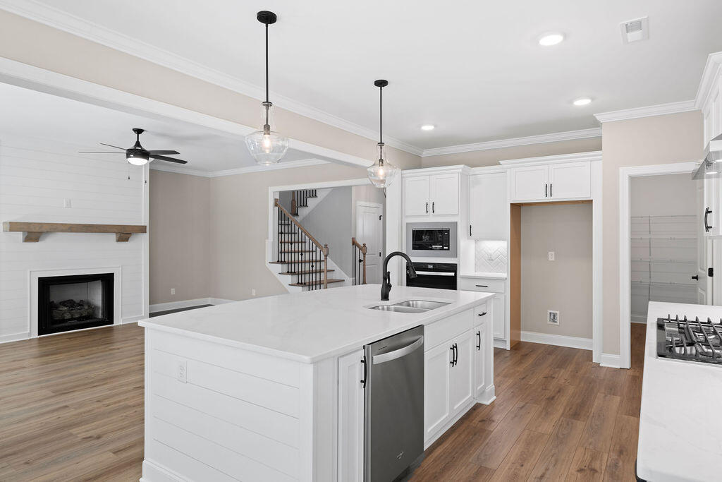8930 Knolling Loop, 31