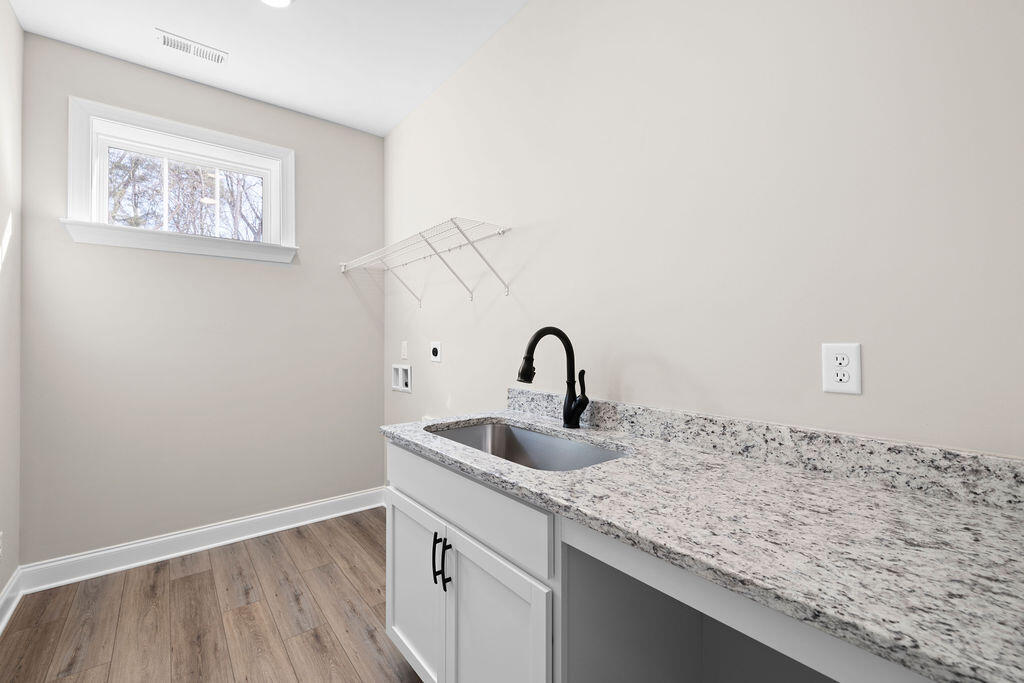 8930 Knolling Loop, 31