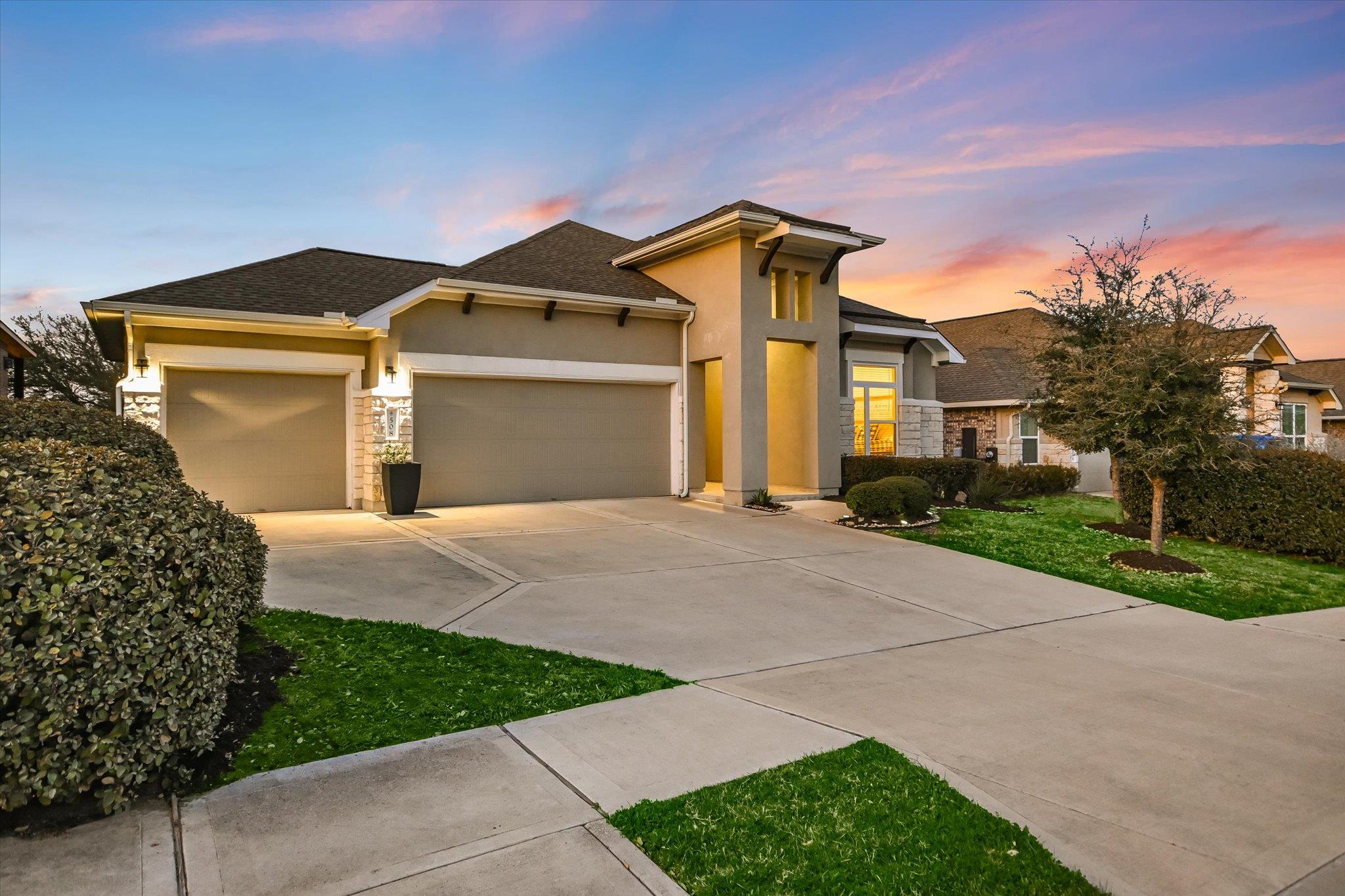 508 Peakside CIR