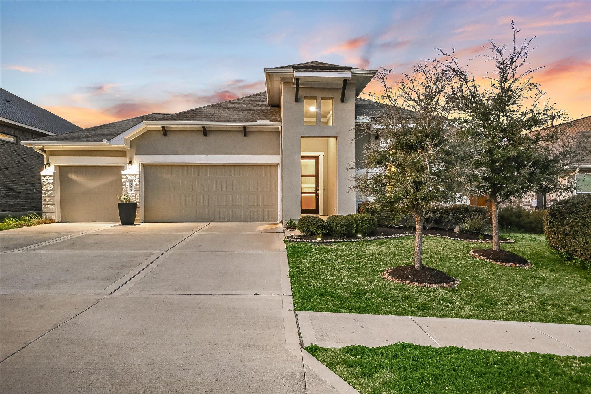 508 Peakside CIR