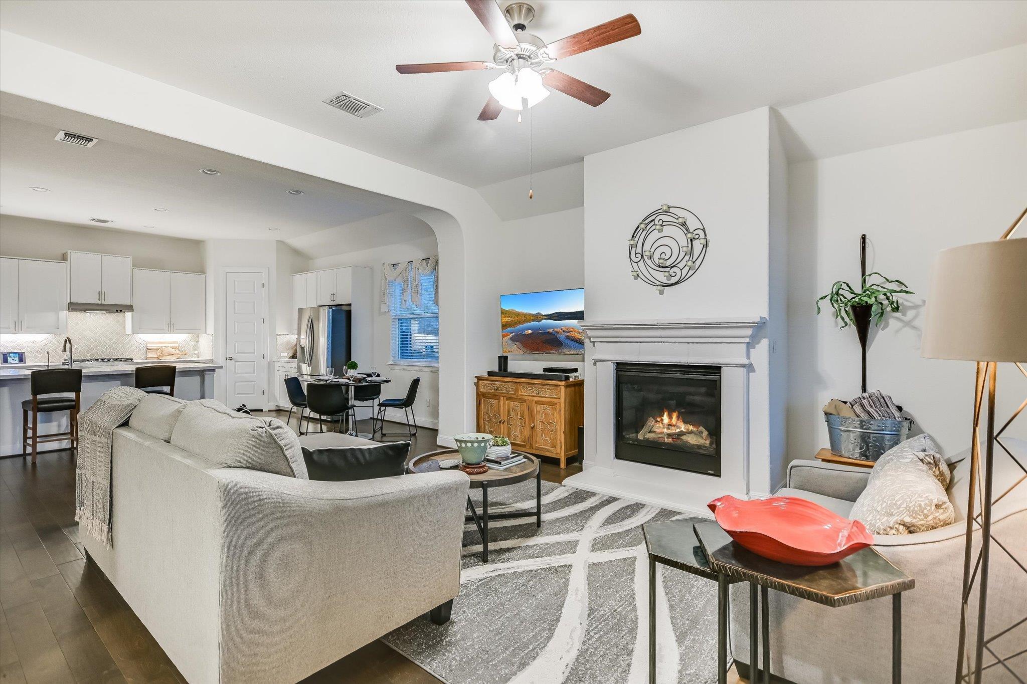 508 Peakside CIR