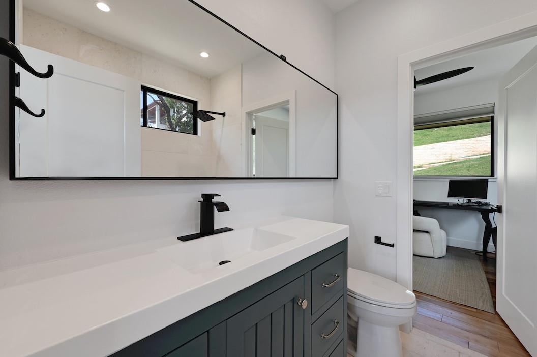 405 Barrett LN