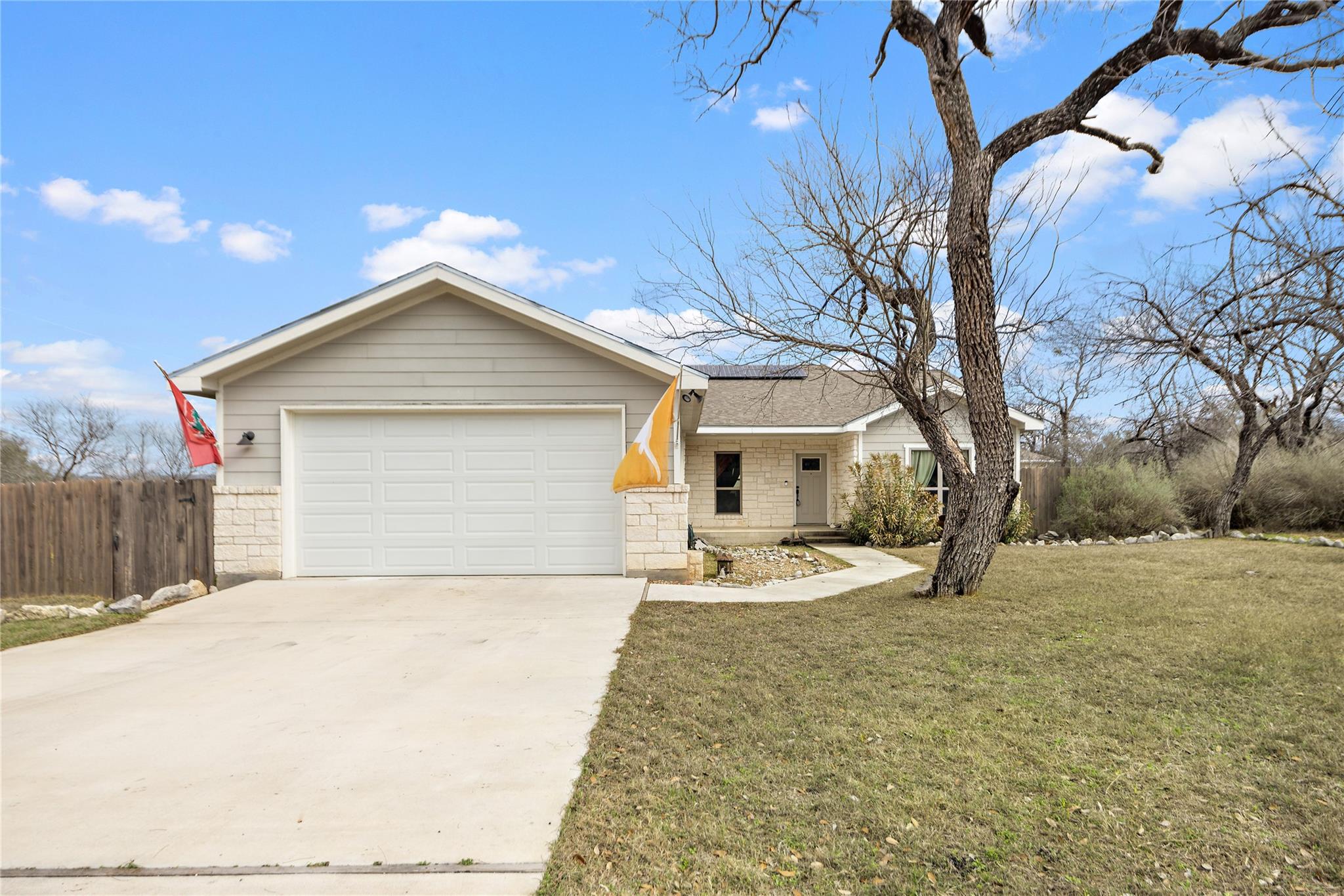 142 W Persimmon DR
