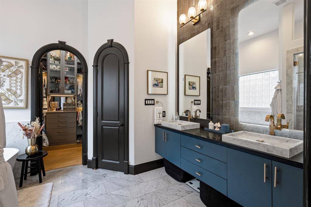 2621 Exposition BLVD