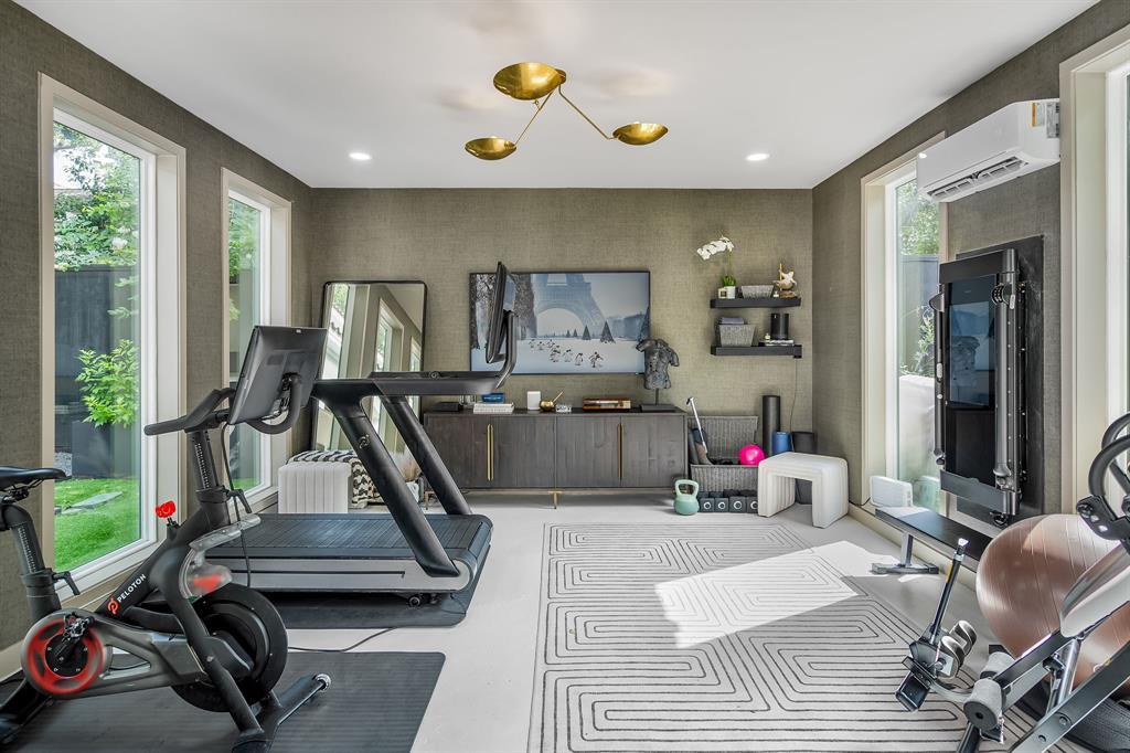 2621 Exposition BLVD