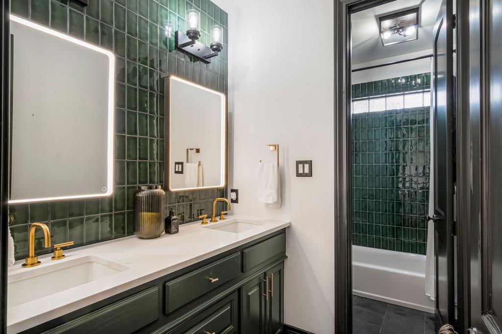 2621 Exposition BLVD