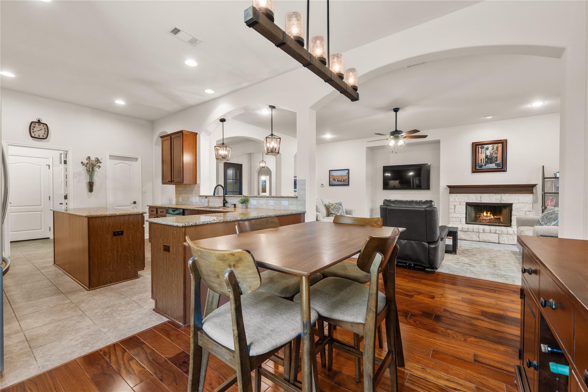205 Bellagio DR