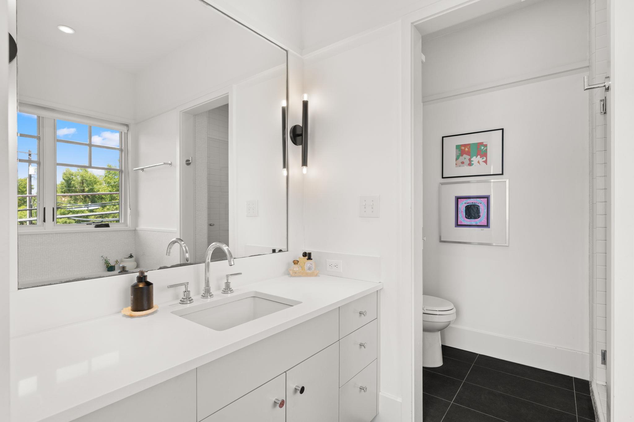 3015 & 3013 Washington Square SQ