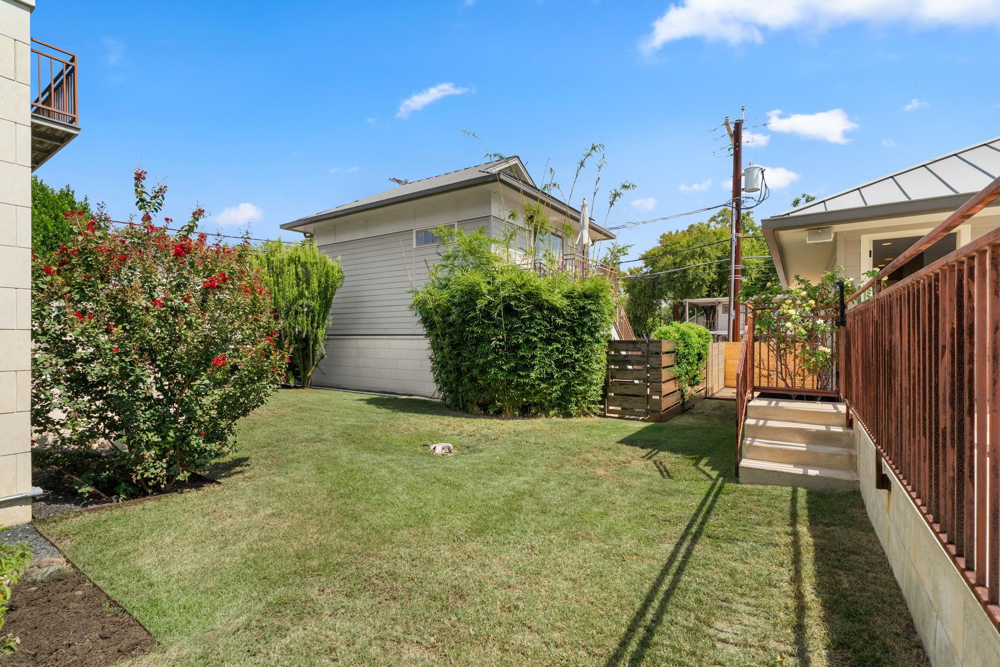 3015 & 3013 Washington Square SQ