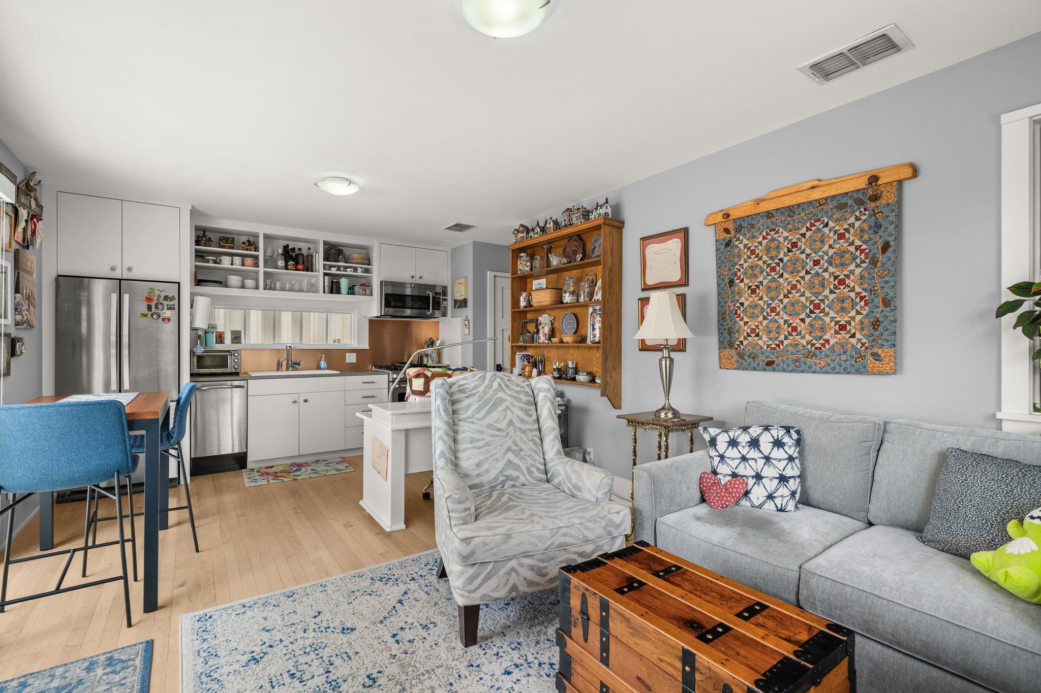 3015 & 3013 Washington Square SQ