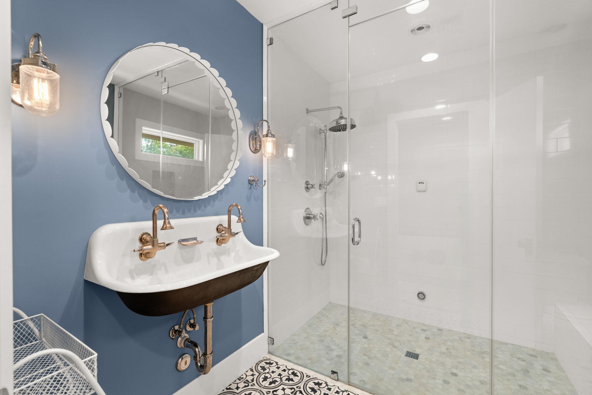 3015 & 3013 Washington Square SQ