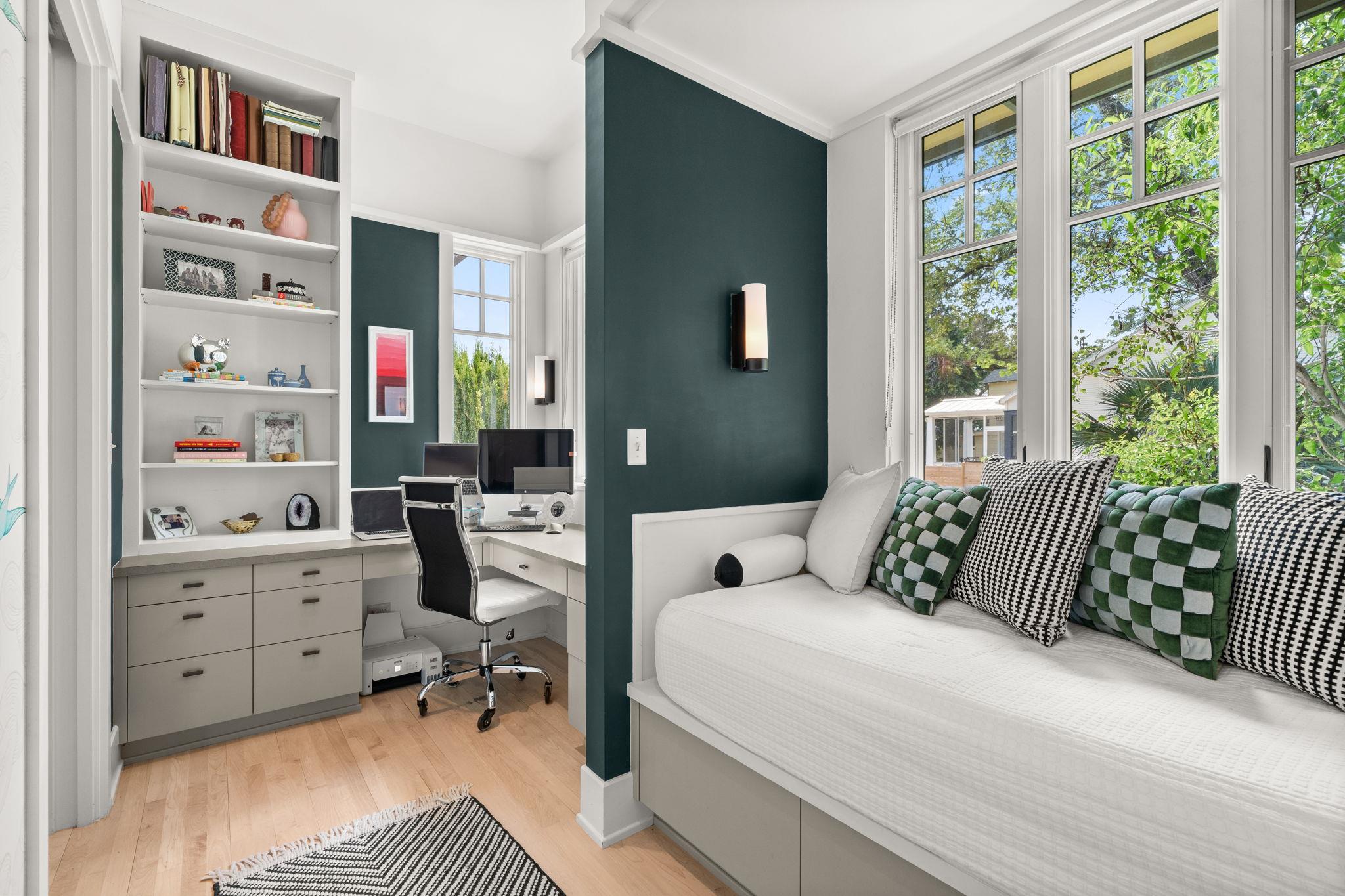 3015 & 3013 Washington Square SQ