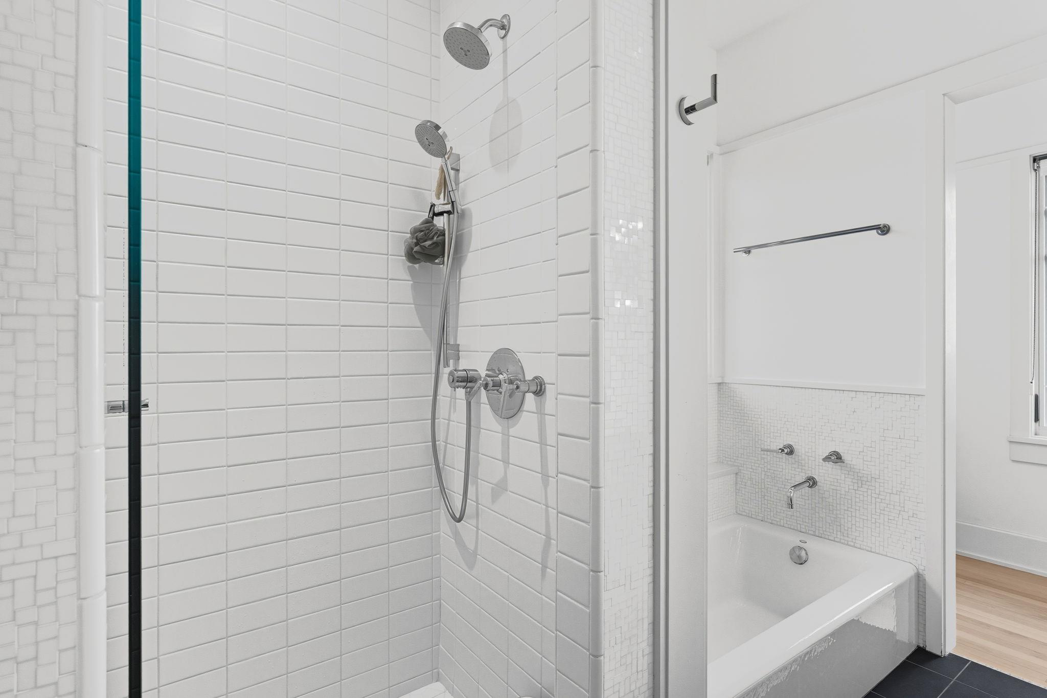 3015 & 3013 Washington Square SQ