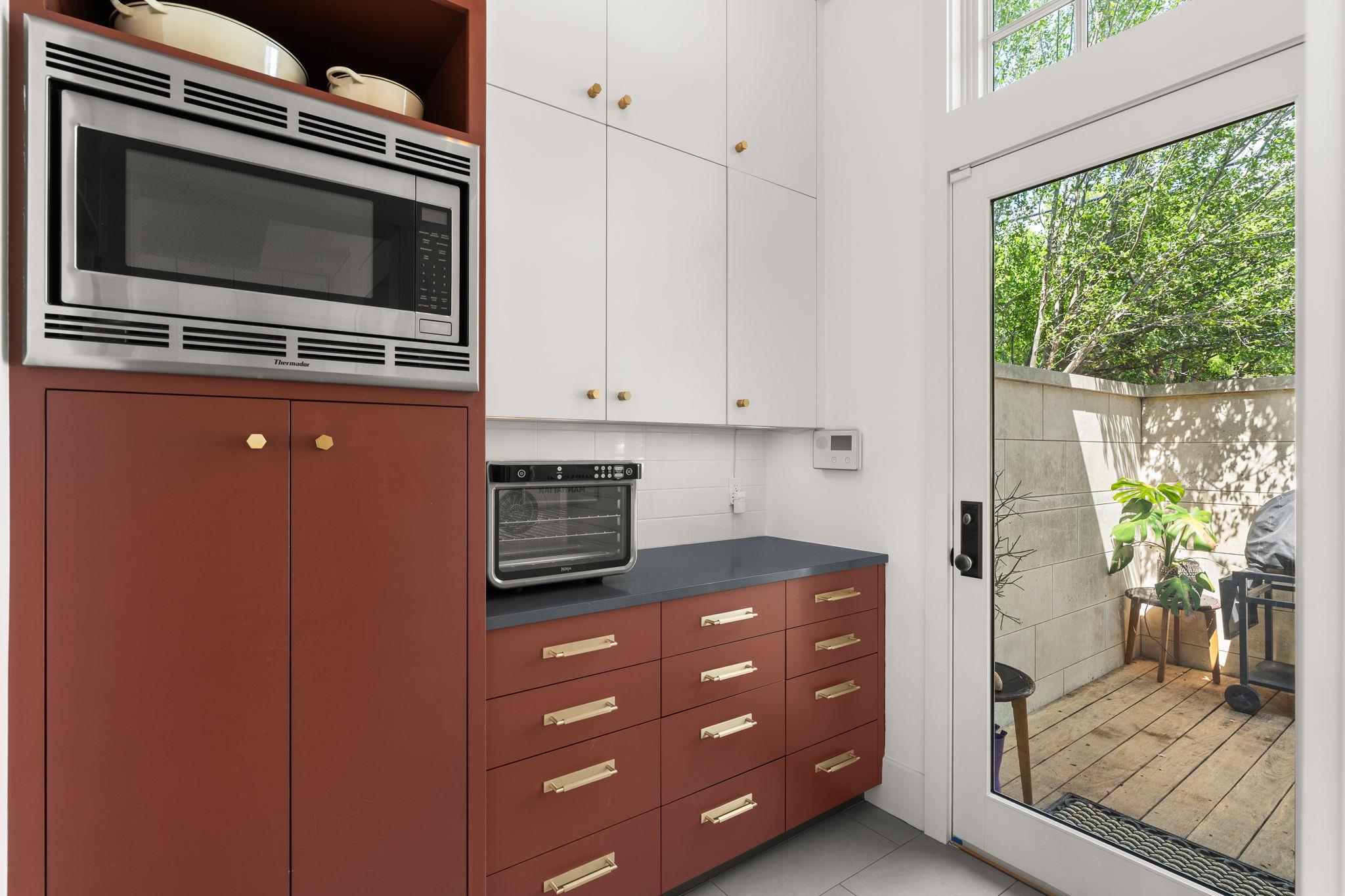 3015 & 3013 Washington Square SQ