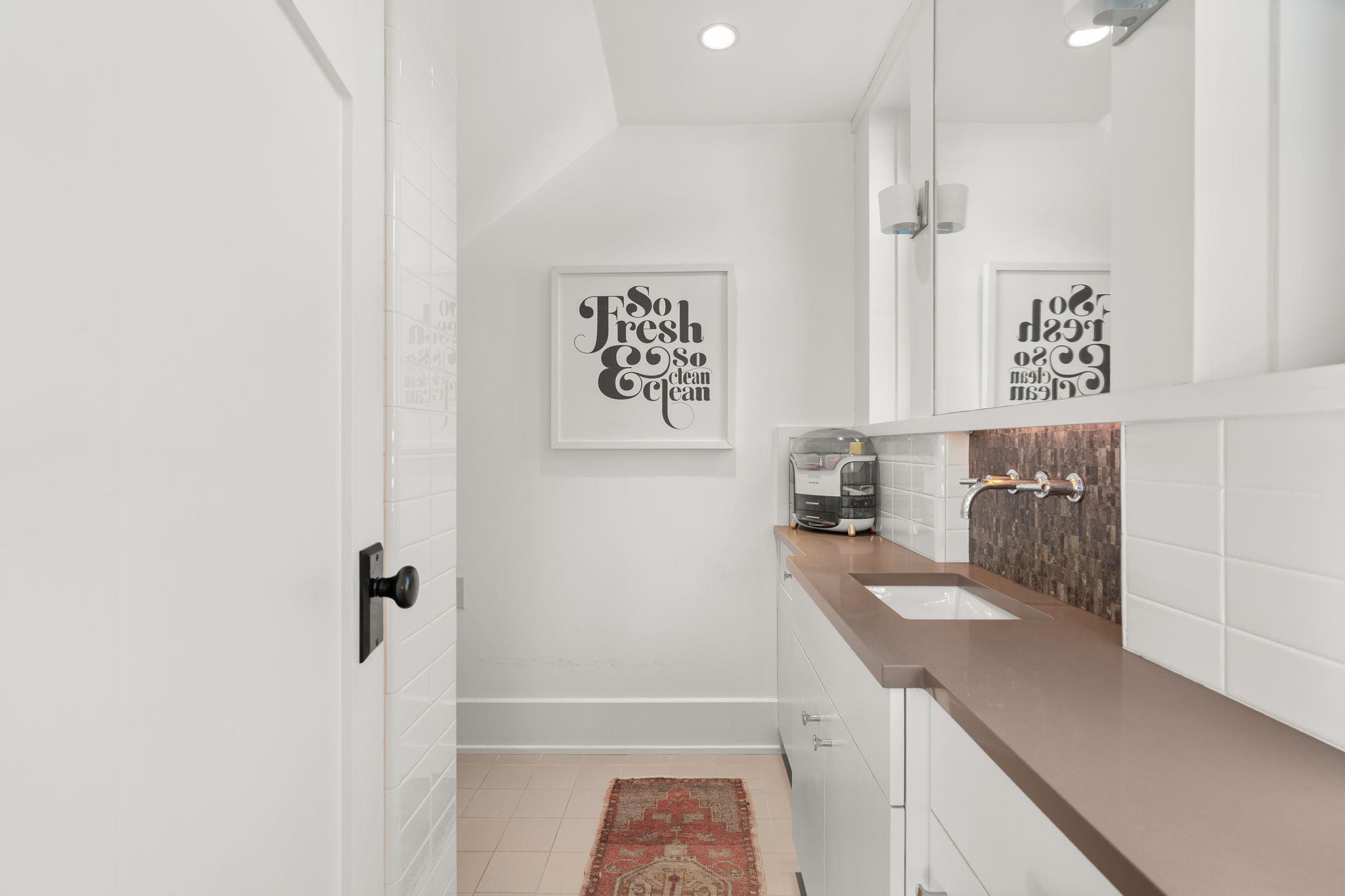 3015 & 3013 Washington Square SQ