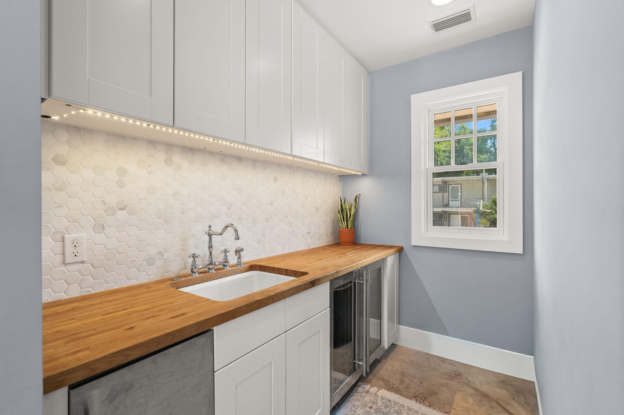 3015 & 3013 Washington Square SQ