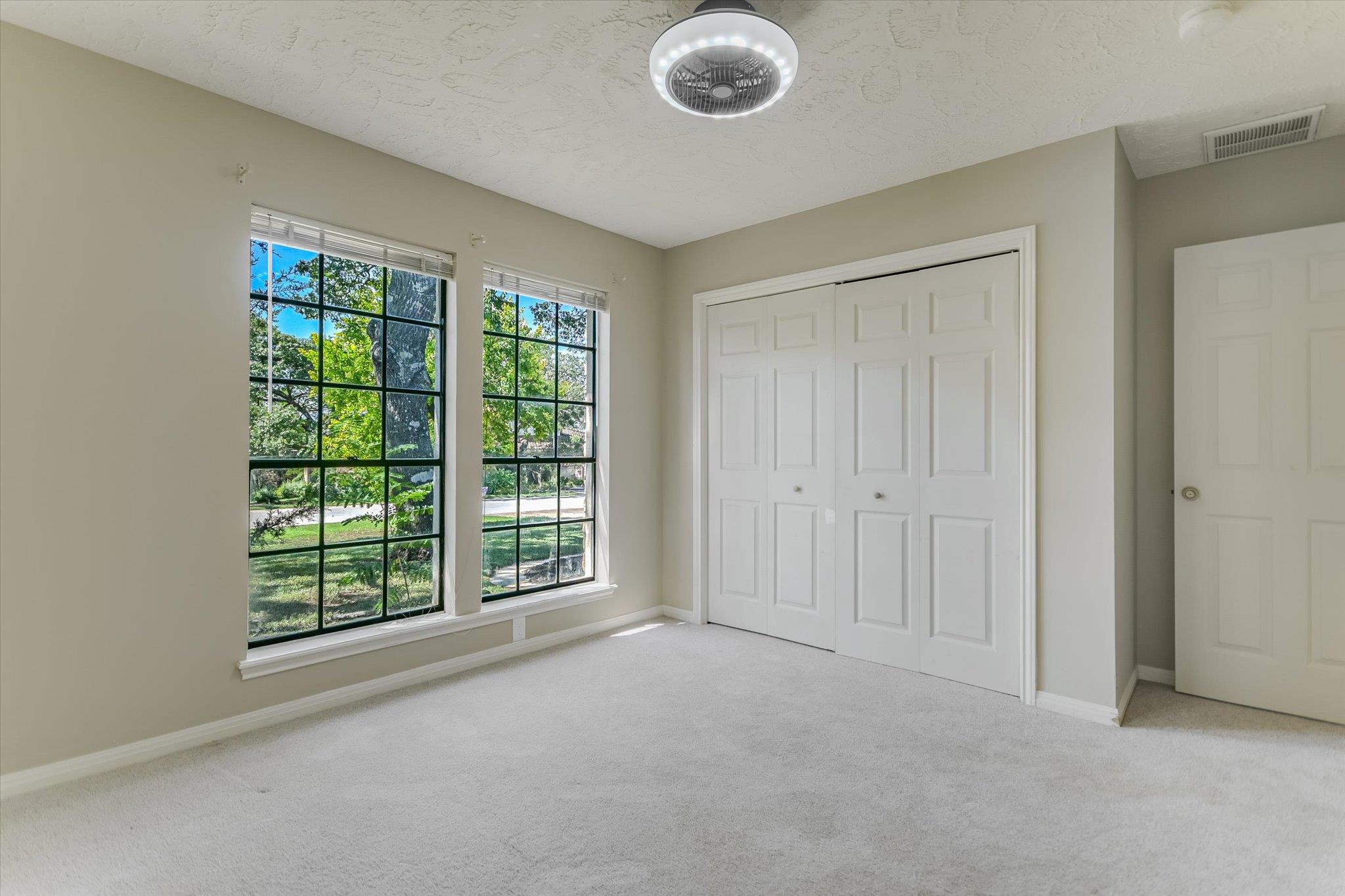 85 BROOKHOLLOW DR