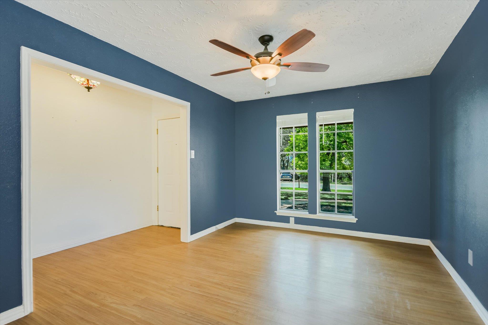 85 BROOKHOLLOW DR