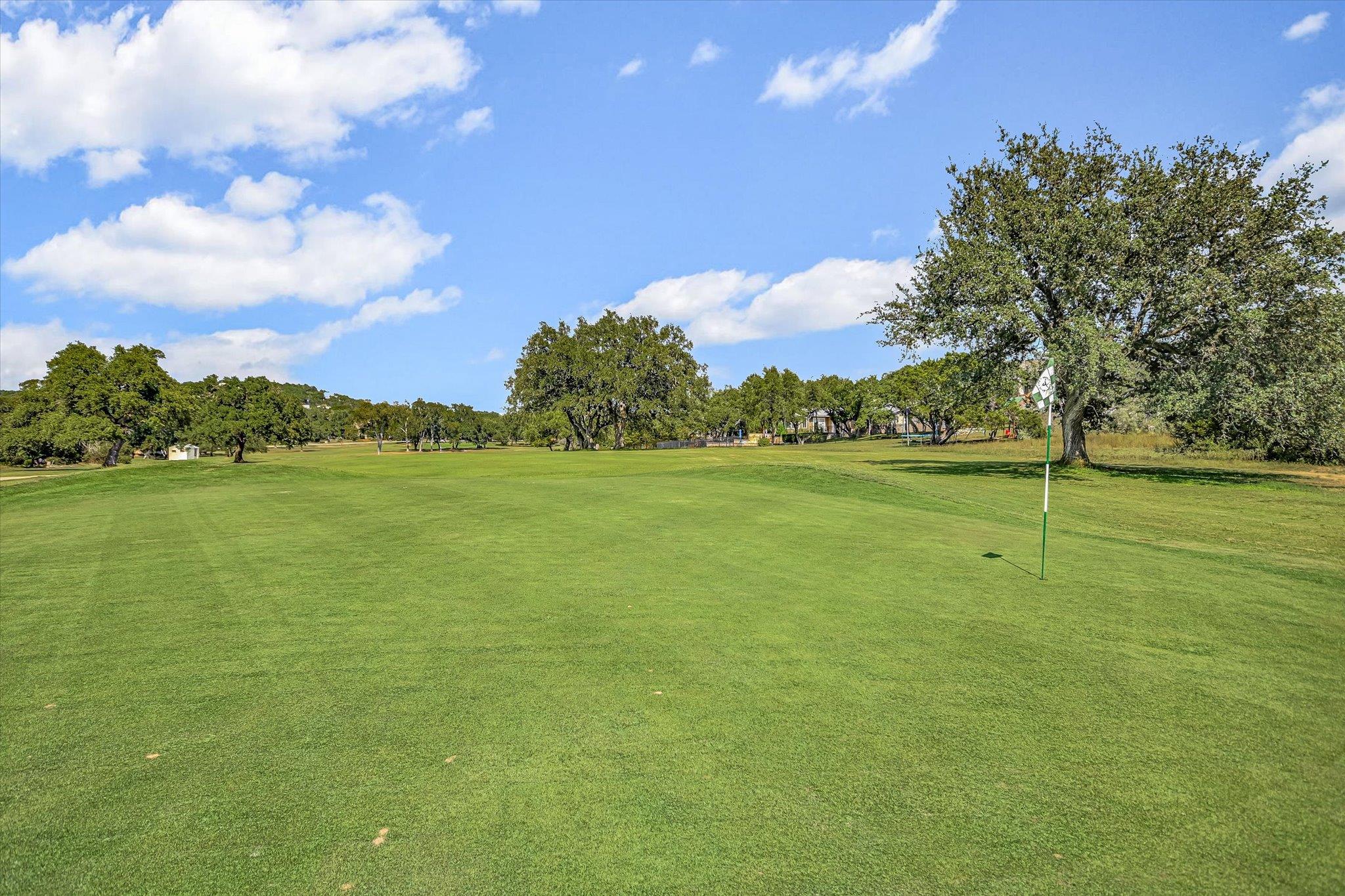 85 BROOKHOLLOW DR