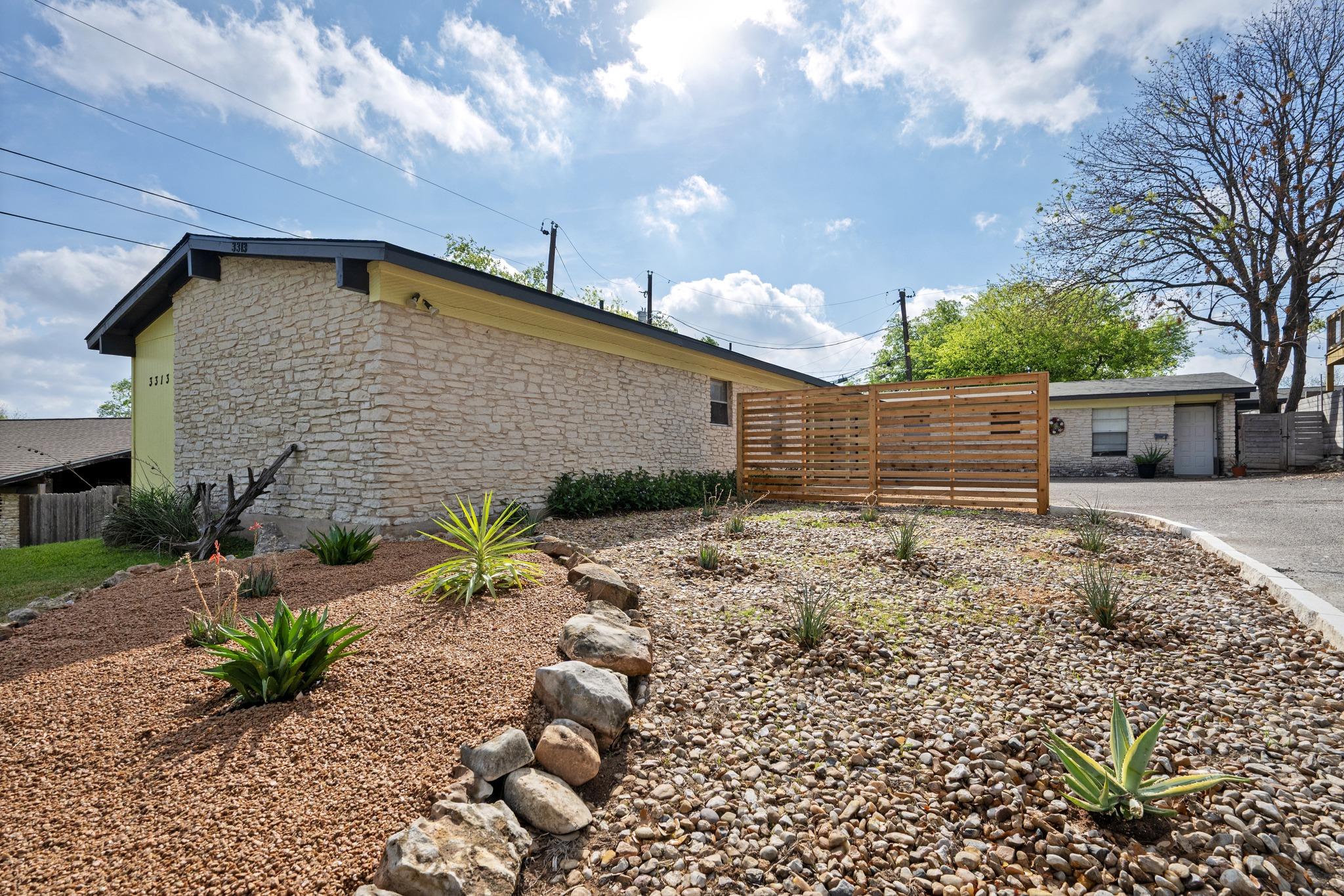 3313 S Oak DR