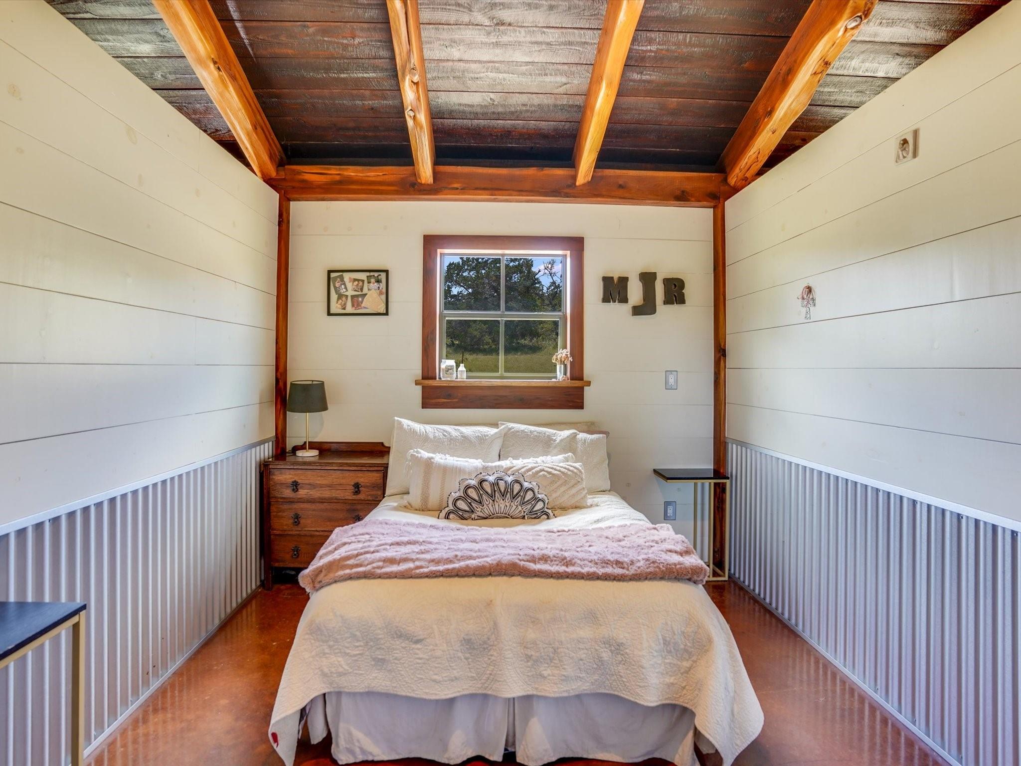 453 LONE MAN MOUNTAIN RD